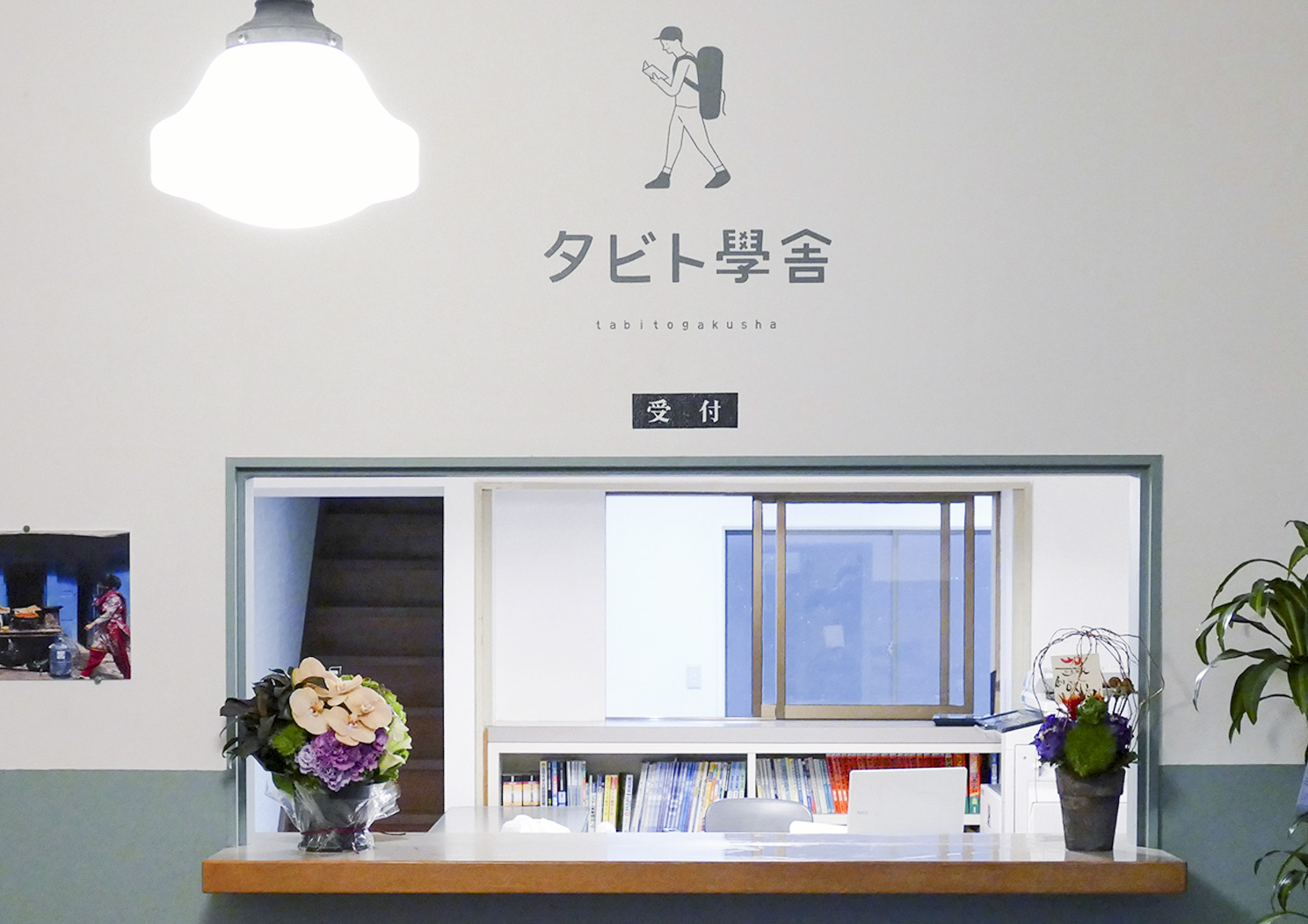 壁に貼られた可愛いイラストのカッティングシート